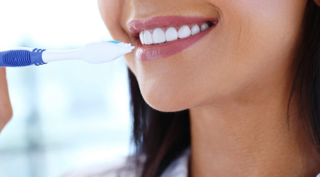6 Tips on Maintaining Healthy Teeth and Gums