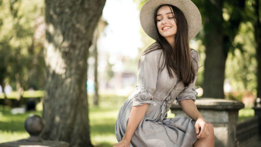 10 Simple Habits Of Highly Attractive Women!